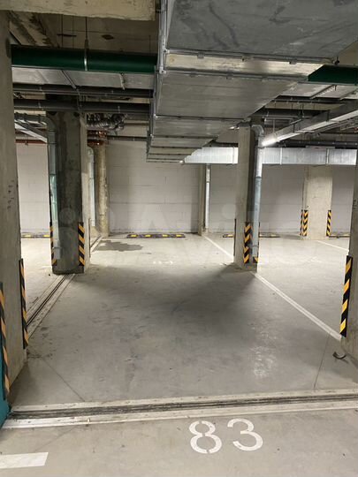 Машиноместо, > 30 м²