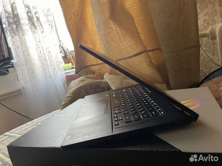 Ноутбук Asus rog zephyrus m16