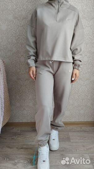 Спортивный костюм женский