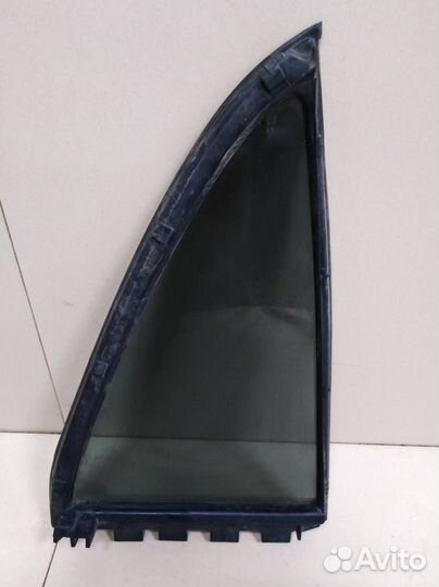 Стекло двери задней левой форточка Toyota Corolla