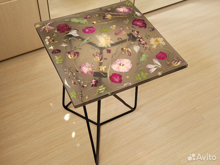 Столик интерьерный