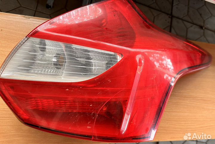 Задняя правая фара ford focus 3