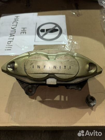 Суппорт правый infiniti akebono 41001JL02A