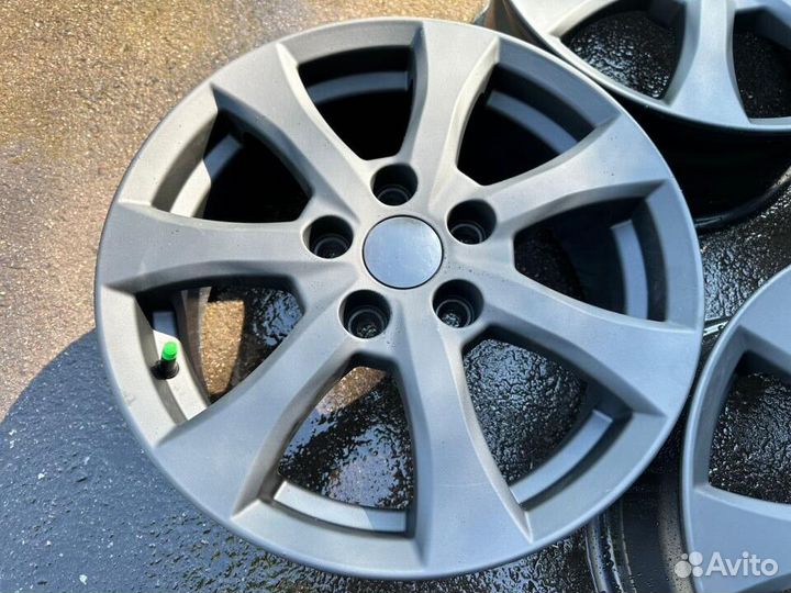 Литые диски TechLine на Toyota R16 5x114.3