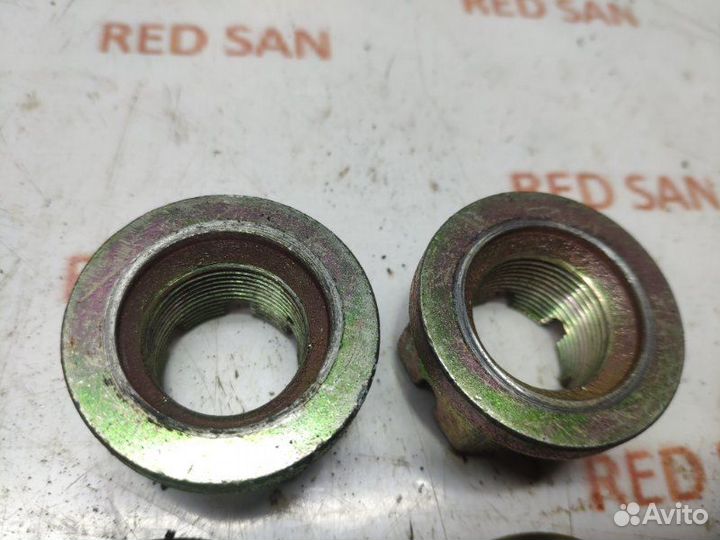 Гайка ступицы задняя Mitsubishi Pajero 3 V78W 4M41