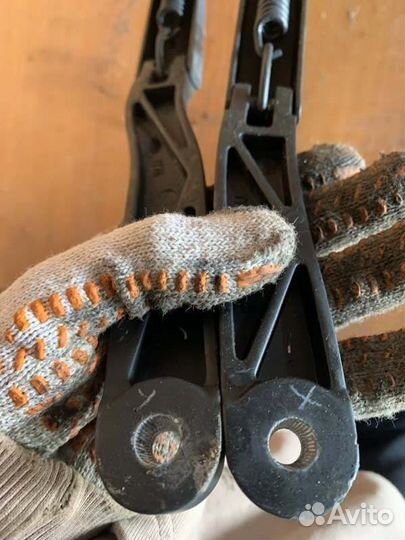 Поводок дворника правый Volkswagen Polo седан 5