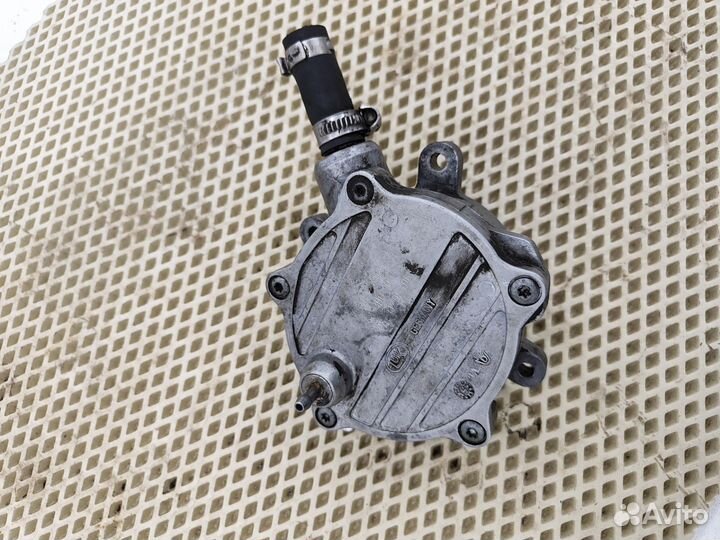 Бмв 7 серия Вакуумный насос