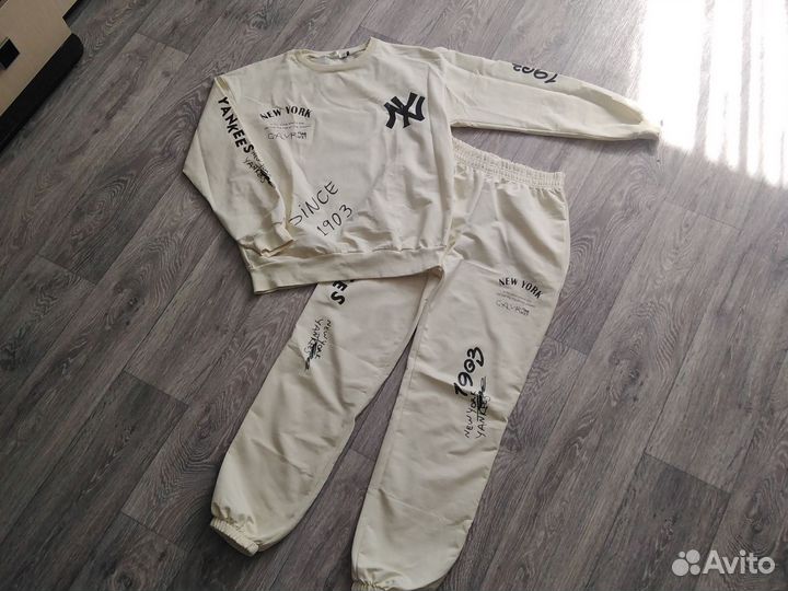 Спортивный костюм женский