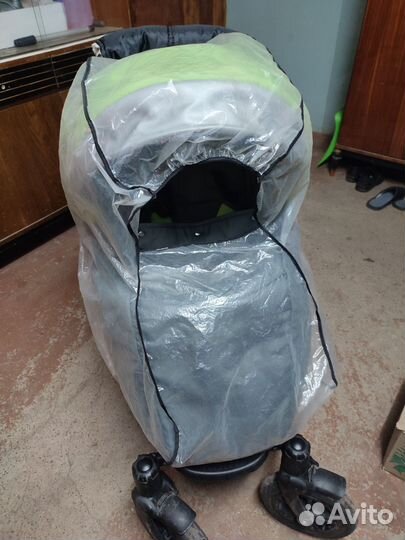 Прогулочная коляска с надувными колесами