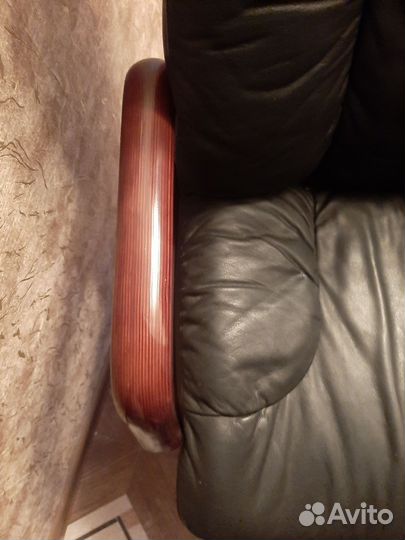 Офисное кожаное кресло