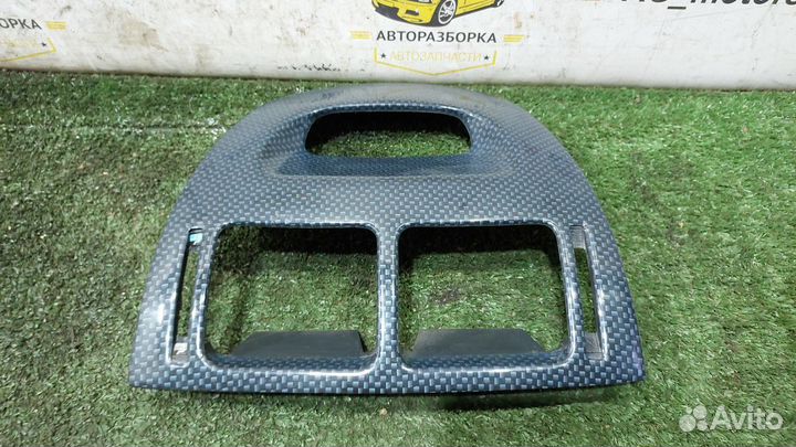 Накладка центральная на торпедо Carisma 1