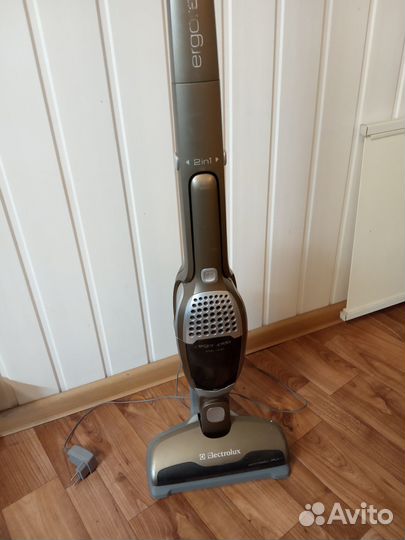 Продам беспроводный пылесос Electrolux ZB2901