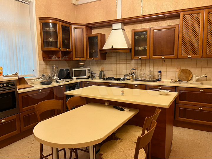 Дом 220 м² на участке 7,5 сот.