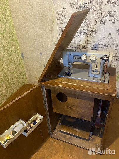 Швейная машина Чайка 3