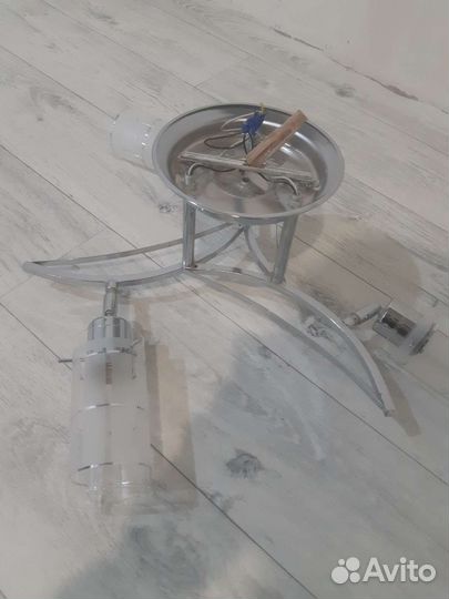 Продам две Люстры