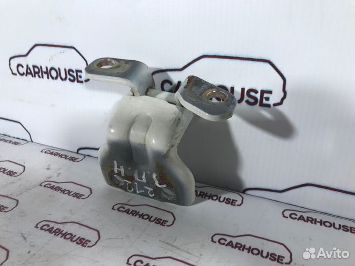 Петля двери задняя правая Mazda Familia 1.5 2001