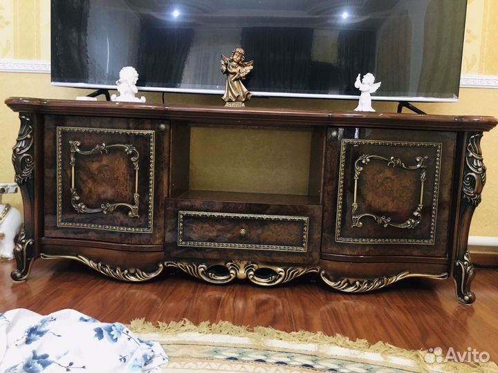 Продаю тумбачку под теливизор В идеальном