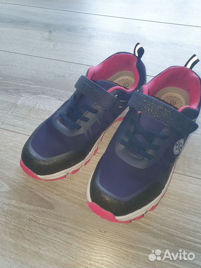 Кроссовки женские 37 размер бу