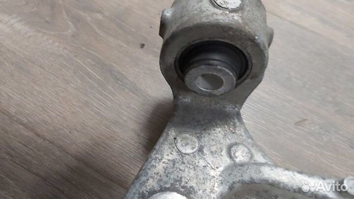 Кулак поворотный задний левый Infiniti Ex35 1