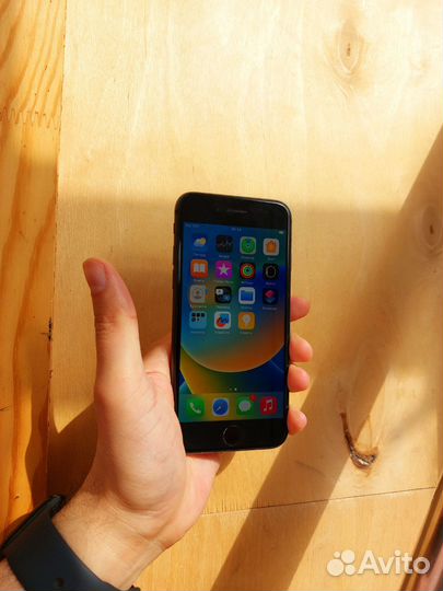 iPhone 8, 64 ГБ