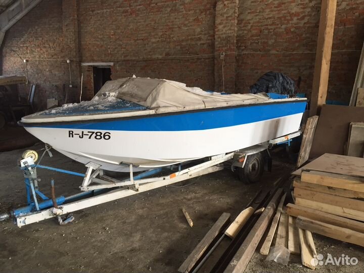 Катер с прицепом