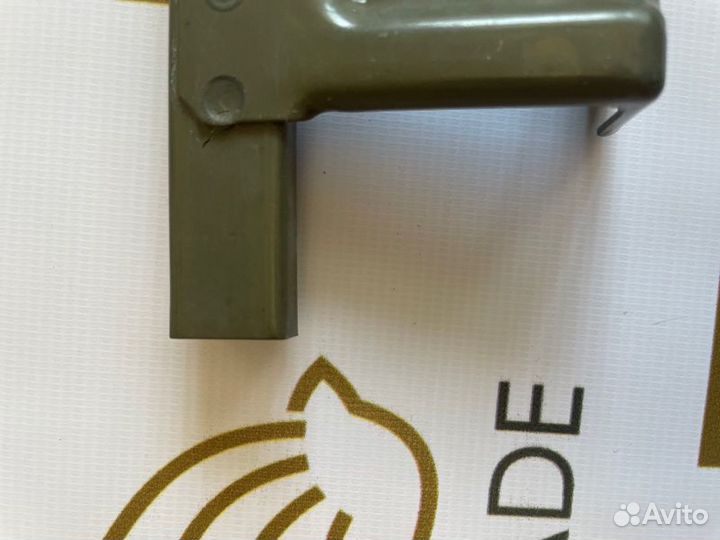 Направляющая стекла двери передняя правая Nissan