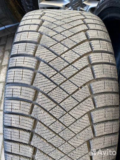 Pirelli Ice Zero FR 255/45 R20