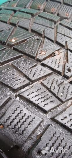 Bridgestone Blizzak VL1 275/60 R20