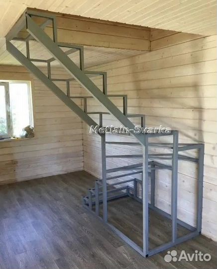 Лестница в дом из металла под зашивку № 106