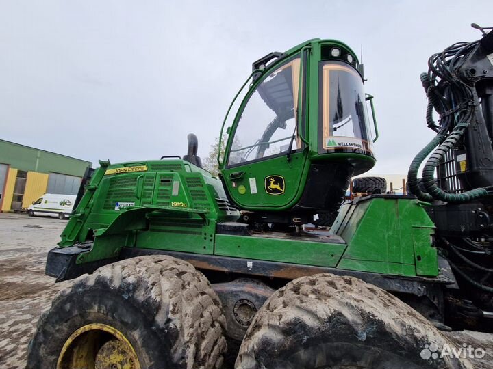Форвардер John Deere 1910 G