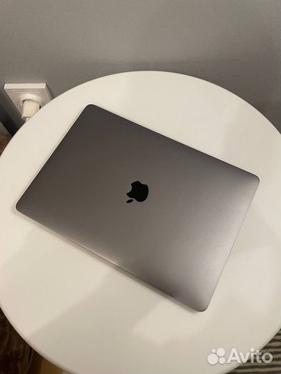 Apple Macbook pro 13 2016 retina