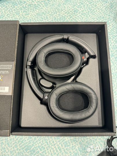 Беспроводные наушники с шумодавом Sony WH-XB900N