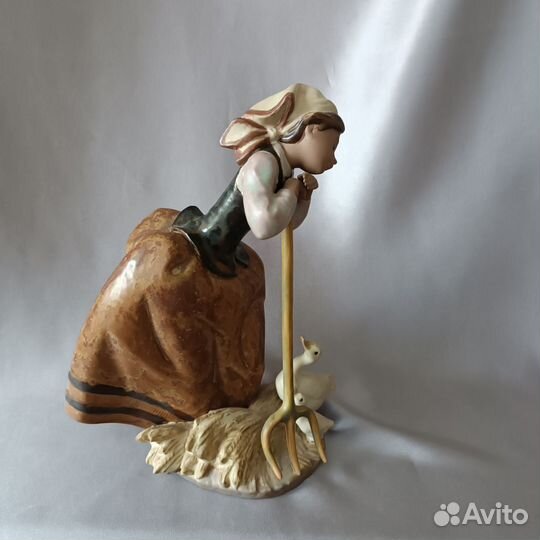 Фарфоровая статуэтка Lladro Gres