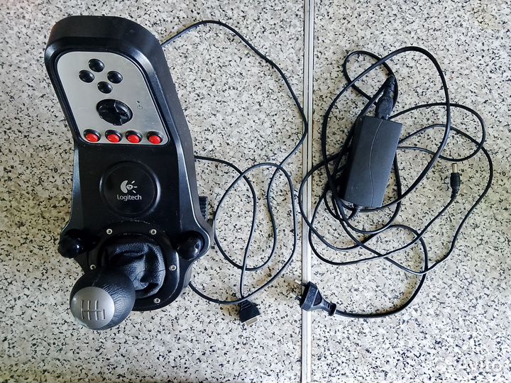 Игровой руль logitech g27