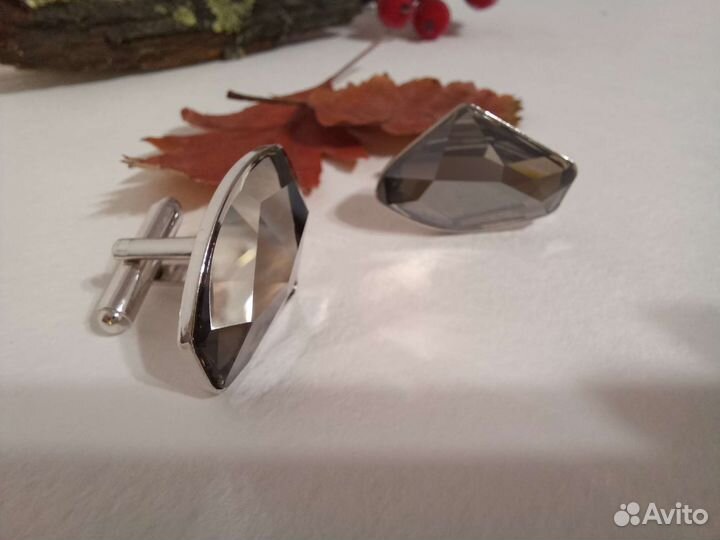 Запонки Swarovski новые