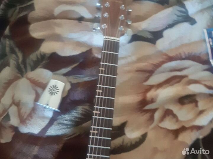 Акустическая гитара новая