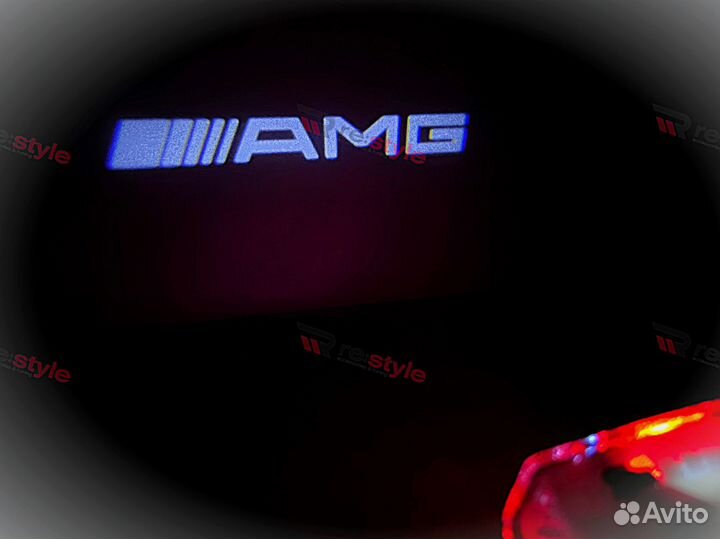 Проекция логотипа Mercedes-Benz AMG