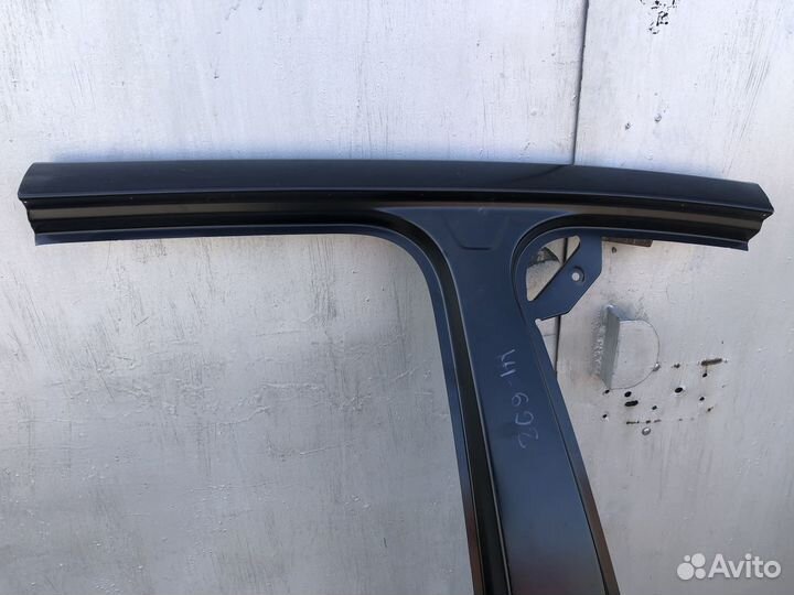 Средняя стойка кузова Volkswagen Touareg 2