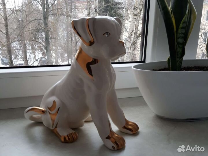 Статуэтка фарфор