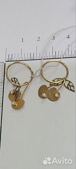 Золотые серьги с камнем