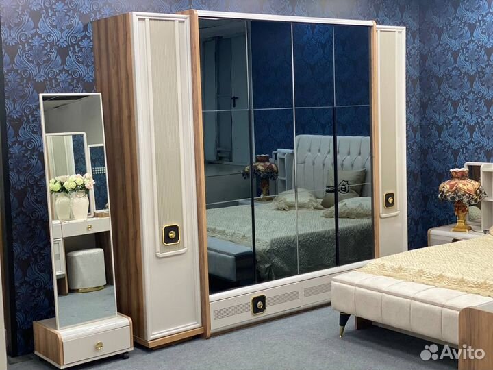 Спальный гарнитур