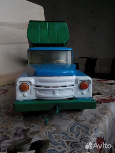 Игрушки. Машинка СССР