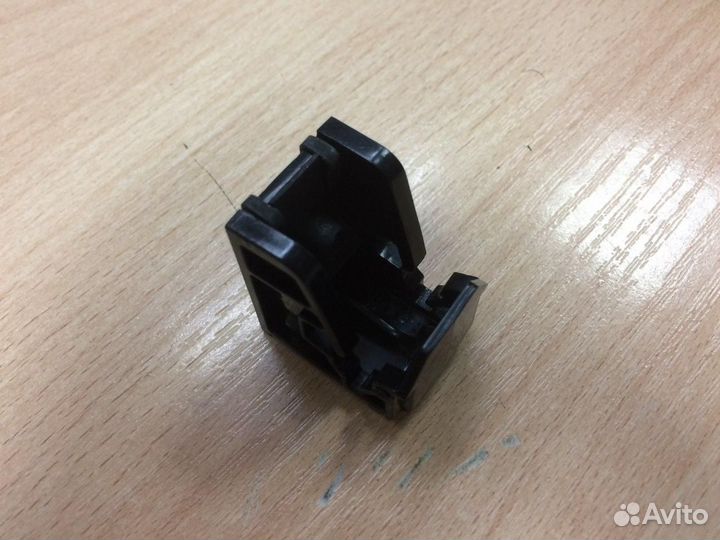 Кронштейн крепления фары Volkswagen Polo Sedan