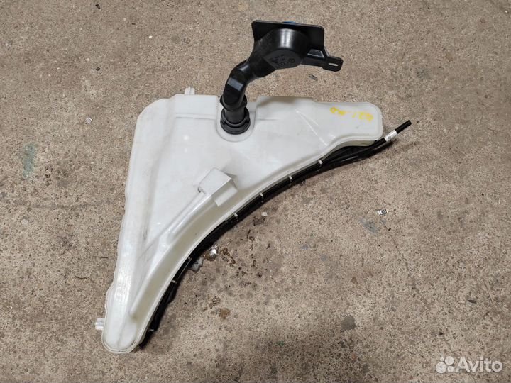 Бачок омывателя Volkswagen Touareg 3 2019