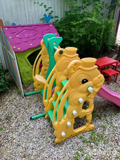 Детская горка и качели