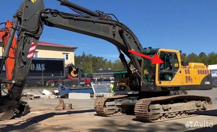Стекло двери форточка на экскаватор Volvo EC 360