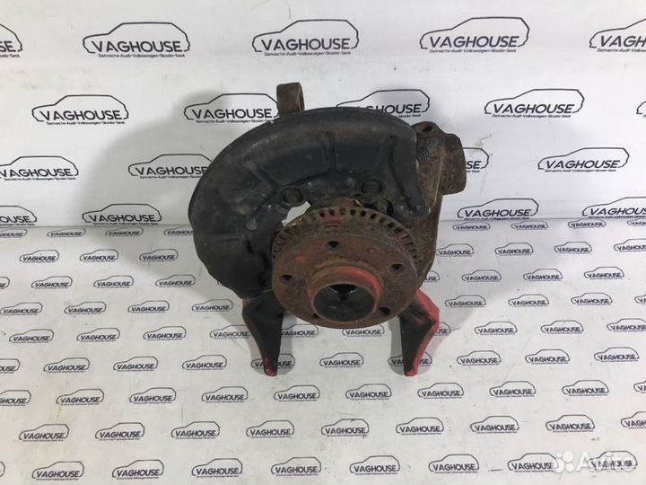 Кулак поворотный передний правый Volkswagen Golf