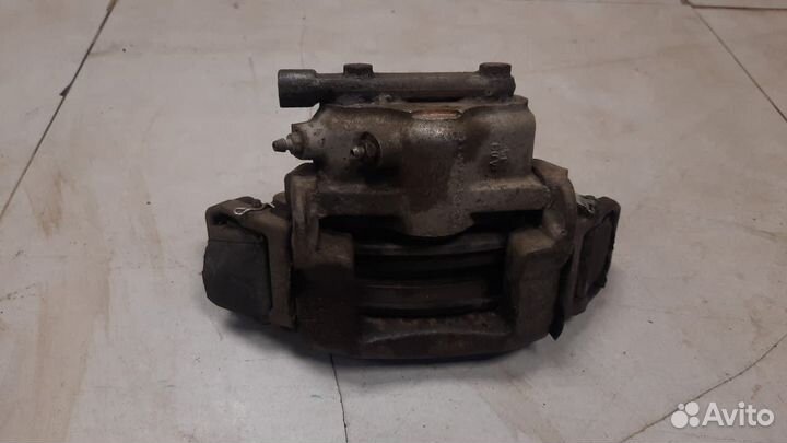 Суппорт передний правый Chevrolet Niva