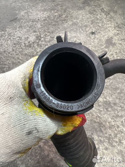 Патрубок воздушный Toyota Yaris 1.4 дизель 04г