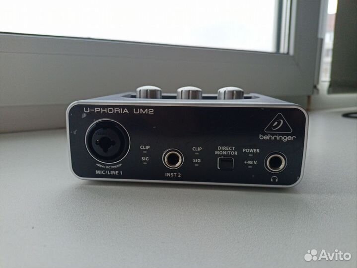 Внешняя звуковая карта Behringer U-Phoria UM2